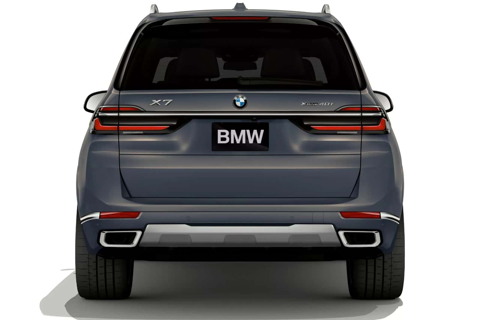 Rear view of the BMW X7 with three-dimensional rear lights