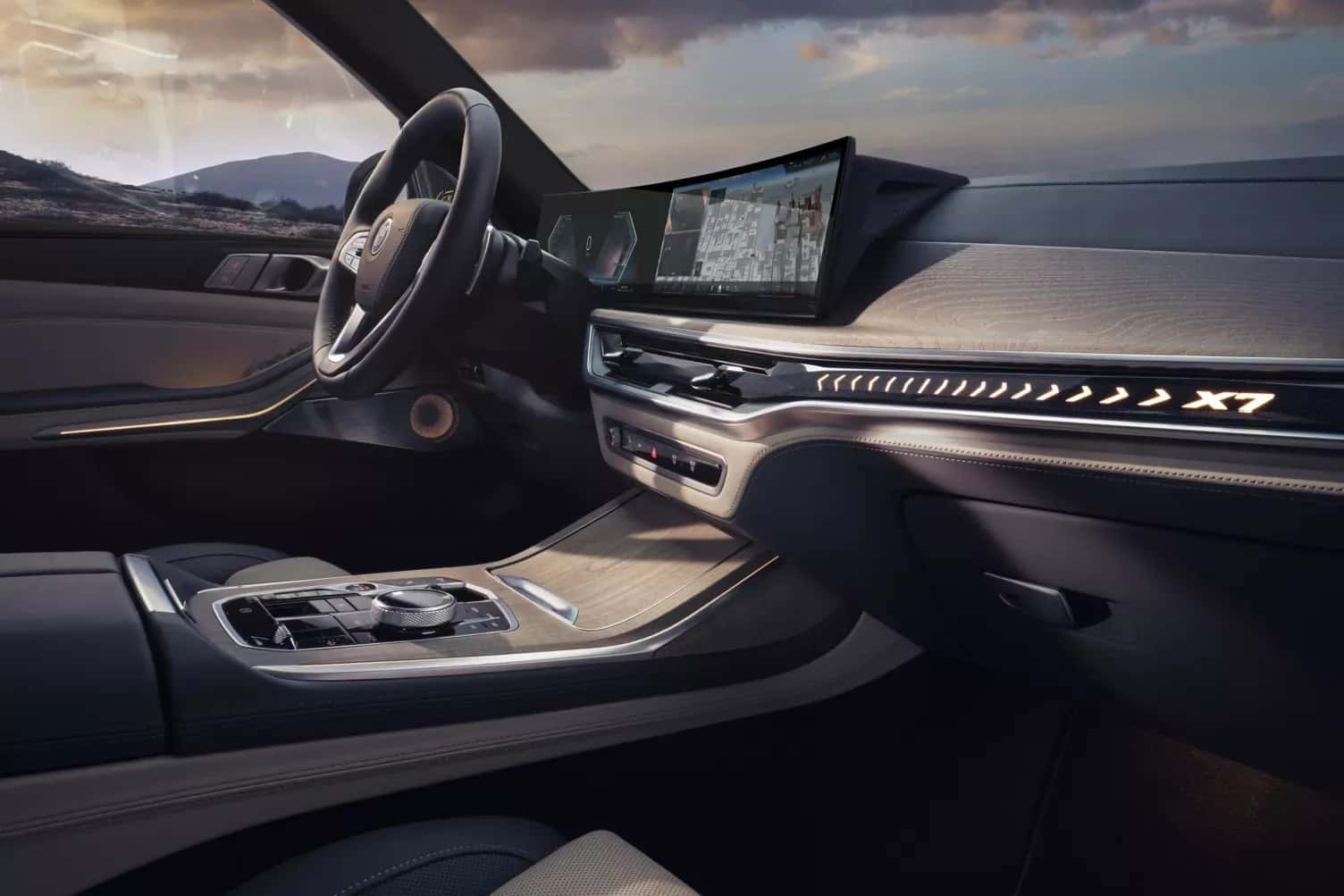 BMW X7 curved display and center console