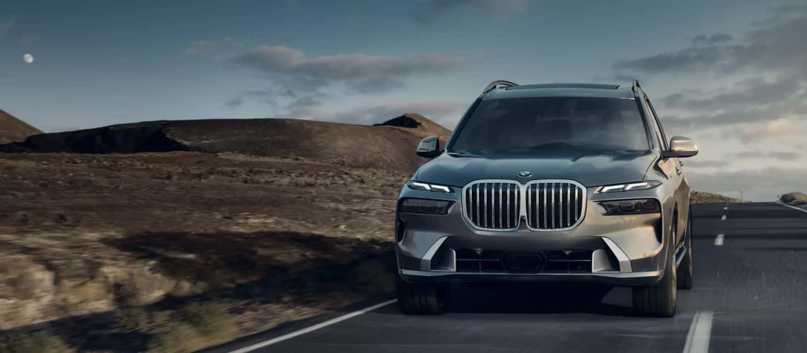 Front three-quarter view of the 2027 BMW X7