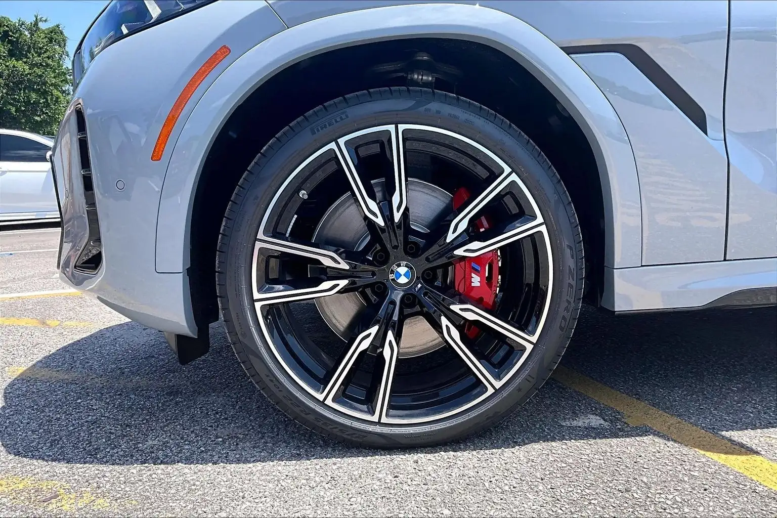 2027 BMW X6 M60i — detail