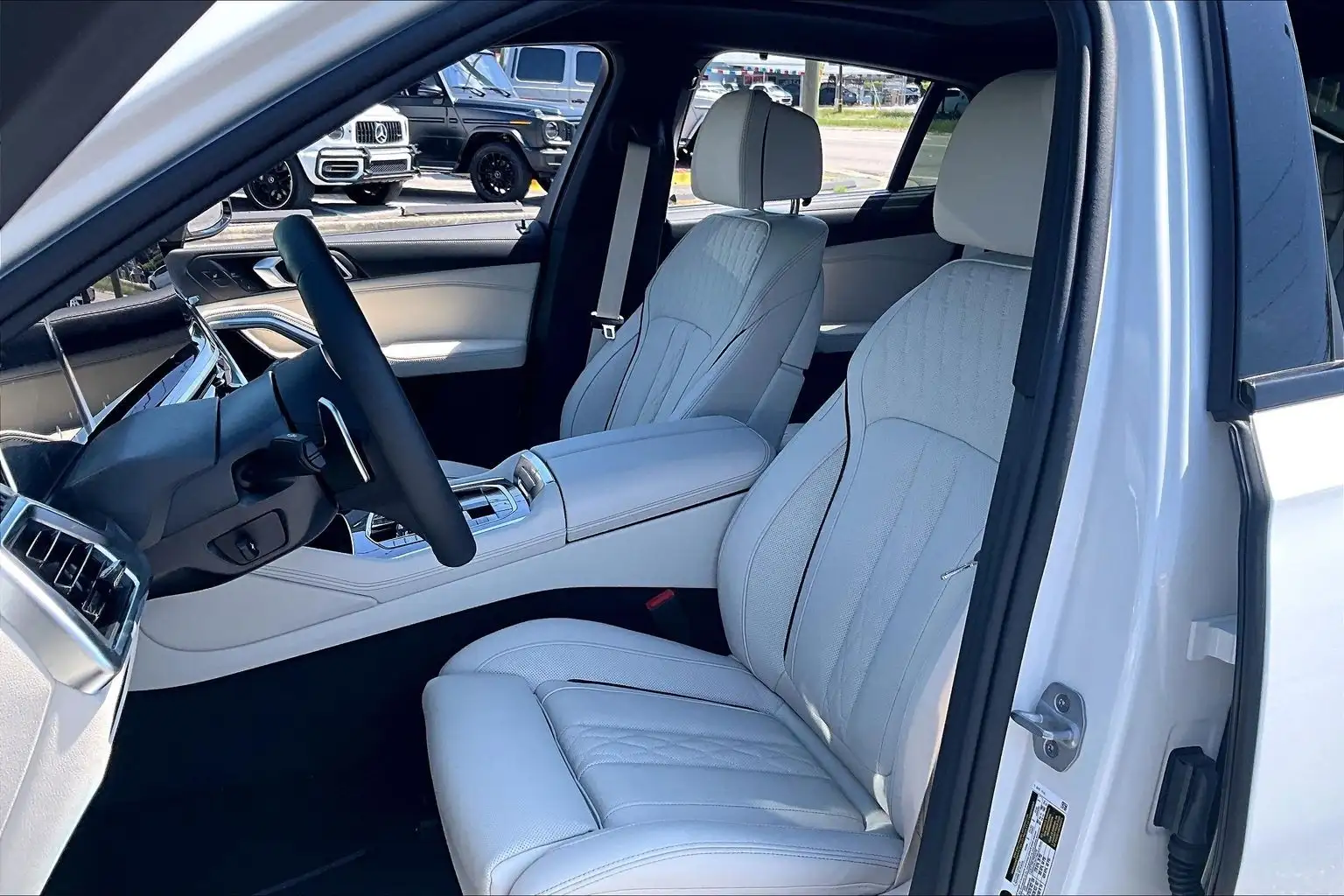 2027 BMW X6 xDrive40i — infotainment and console