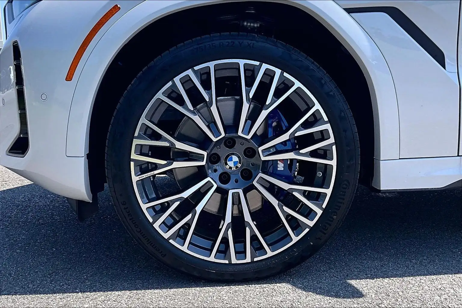 2027 BMW X6 xDrive40i — detail