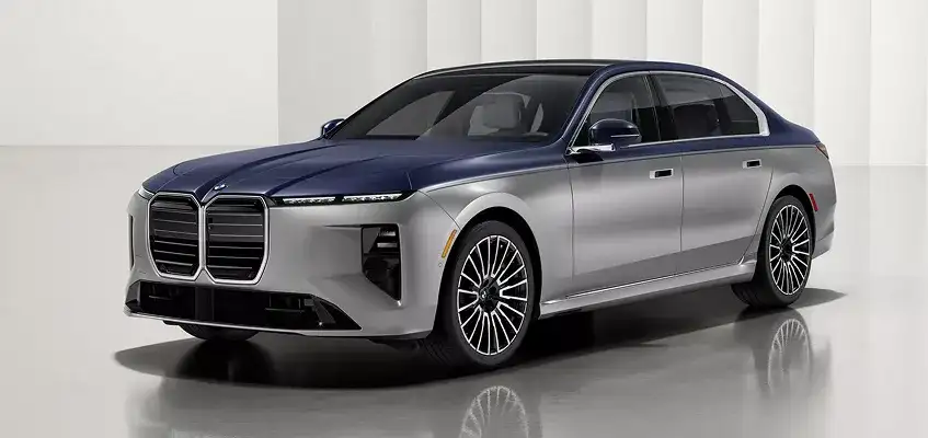 BMW 7 Series in Frozen Space Silver Metallic with Frozen Tanzanite Blue III Metallic two-tone paint