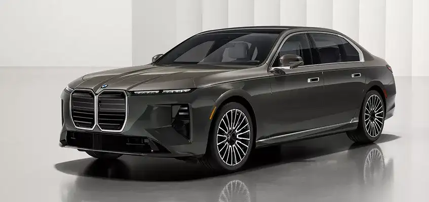 BMW 7 Series in Dravit Grey with Oxide Grey II Metallic two-tone paint