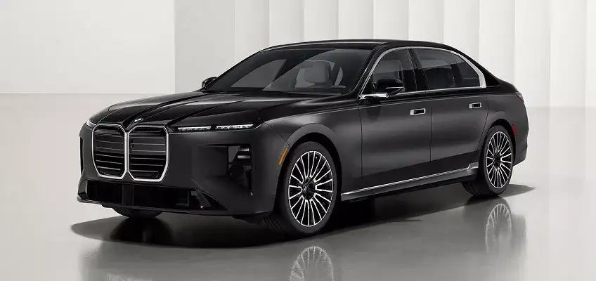 BMW 7 Series in Frozen Black with Black Sapphire Metallic two-tone paint