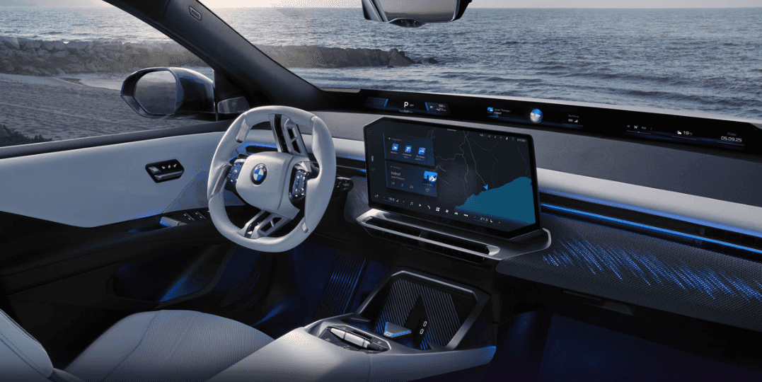 The new BMW Panoramic iDrive with the BMW Operating System X