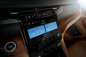Jeep Grand Cherokee L infotainment and safety.