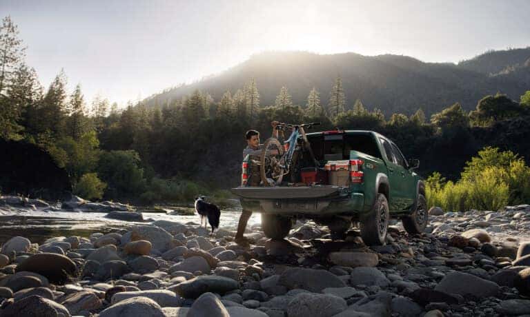 2025 Nissan Frontier Exterior Loading Up Bed
