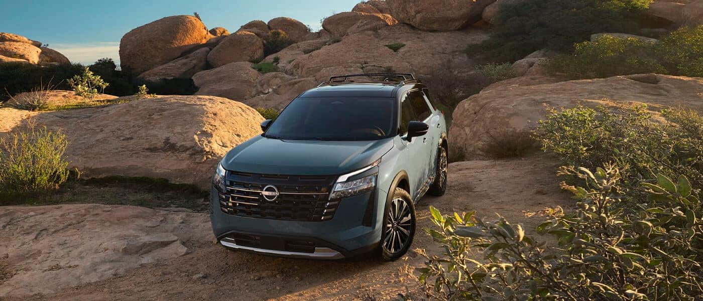 26Nissan-Pathfinder-ExteriorOffroading