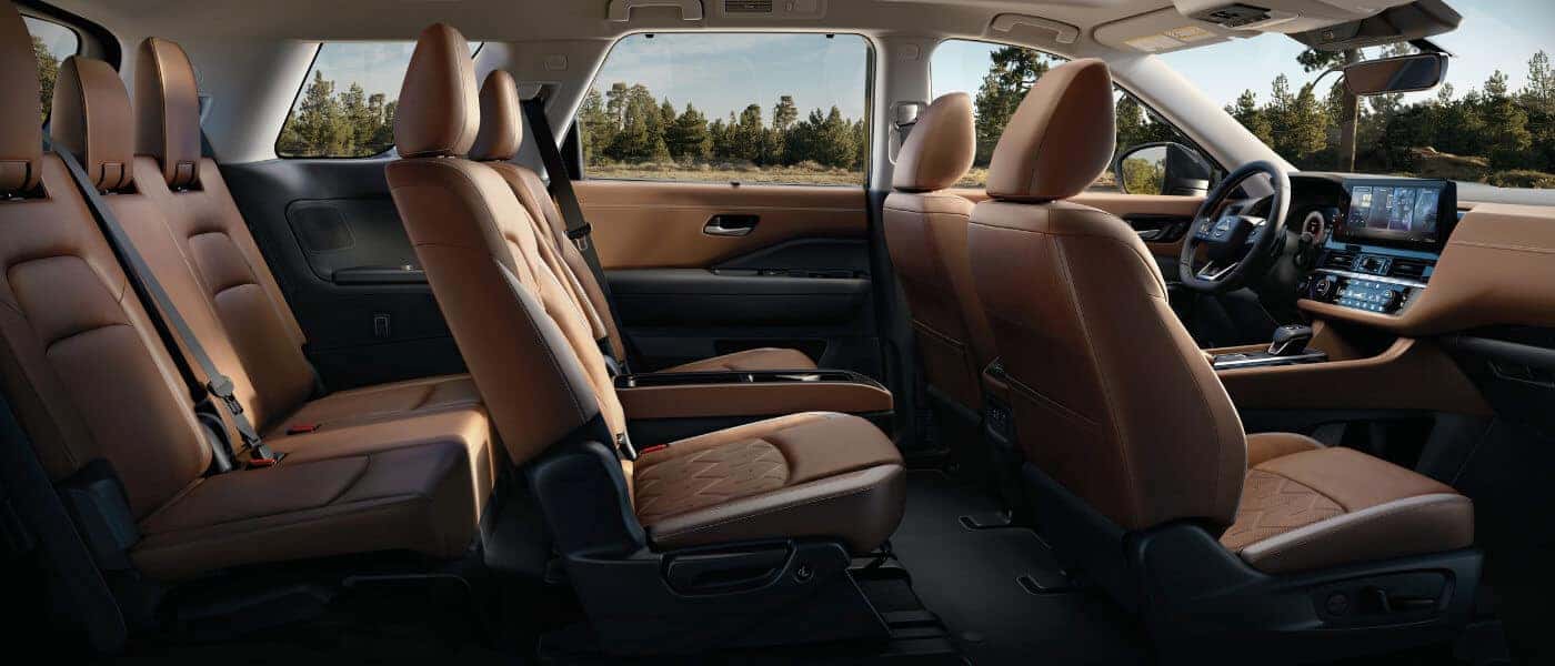26Nissan-Pathfinder-InteriorSeatingSideView-21x9