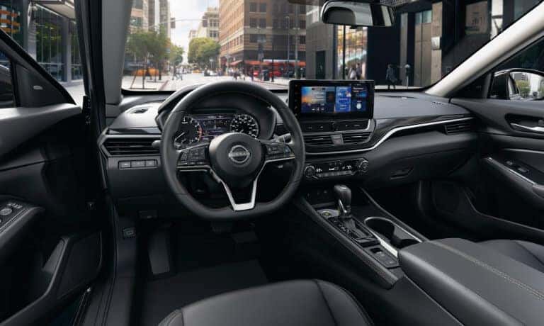 26Nissan-Altima-InteriorFrontDash