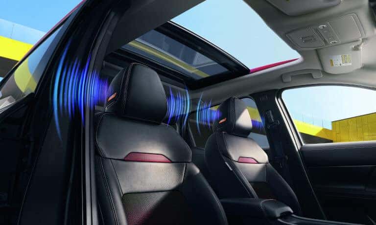 26Nissan-Kicks-InteriorFrontSeatWithSpeakers