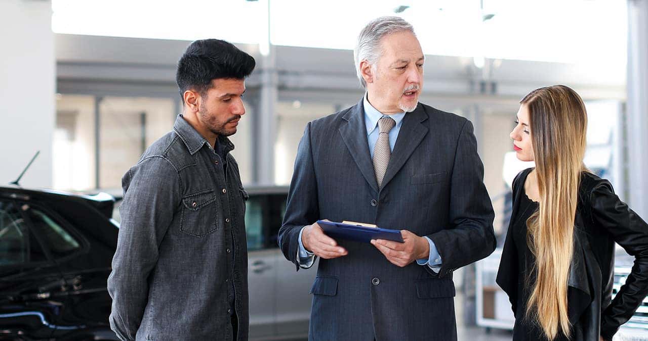 Henderson Hyundai salesperson answering the questions of customers