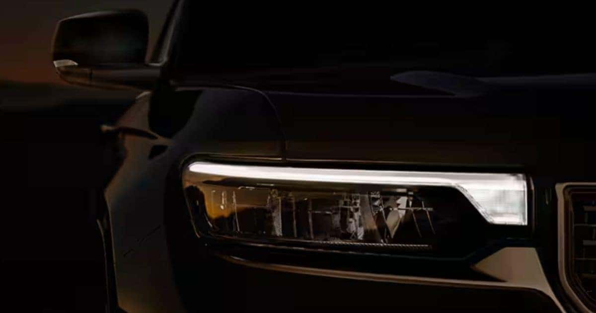 The 2026 Jeep Grand Cherokee LED headlamps gives a clear view of the road