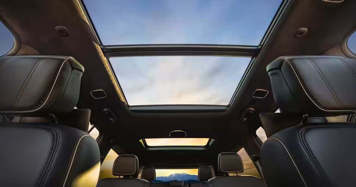 Class-exclusive tri-pane panoramic sunroof in the 2026 Jeep Grand Wagoneer