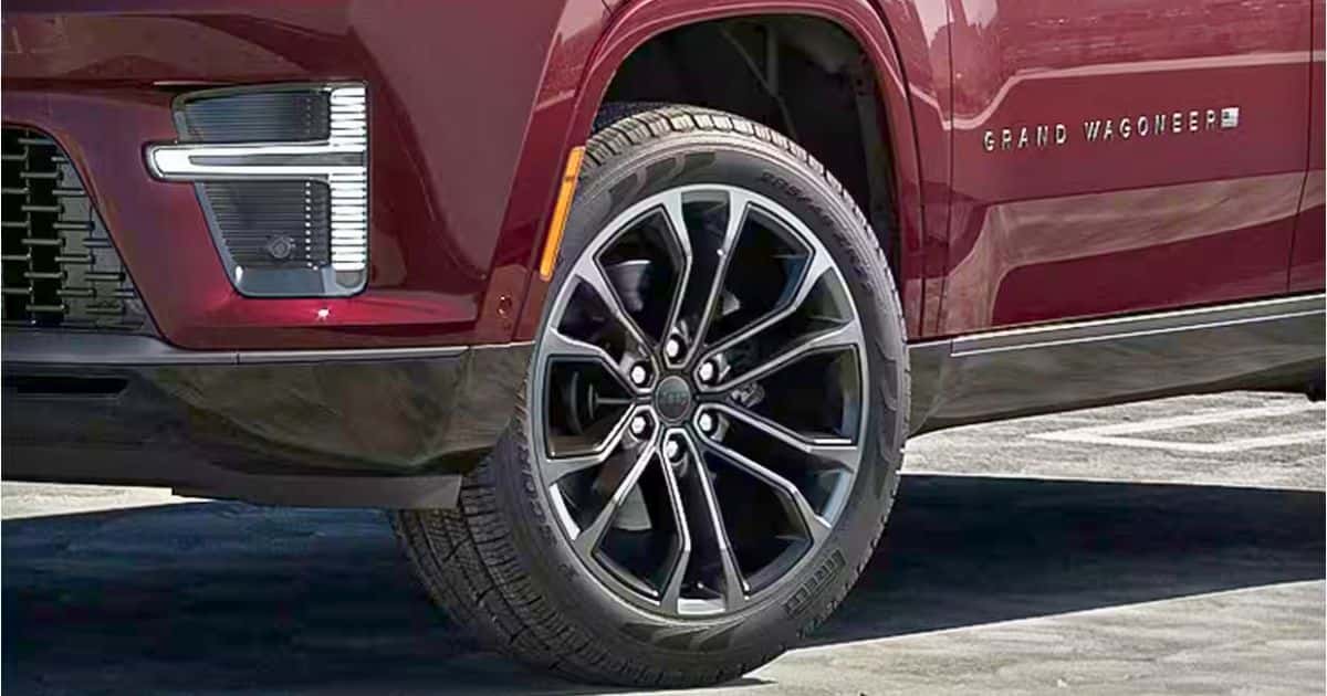 Large 22-inch wheels of the 2026 Jeep Grand Wagoneer