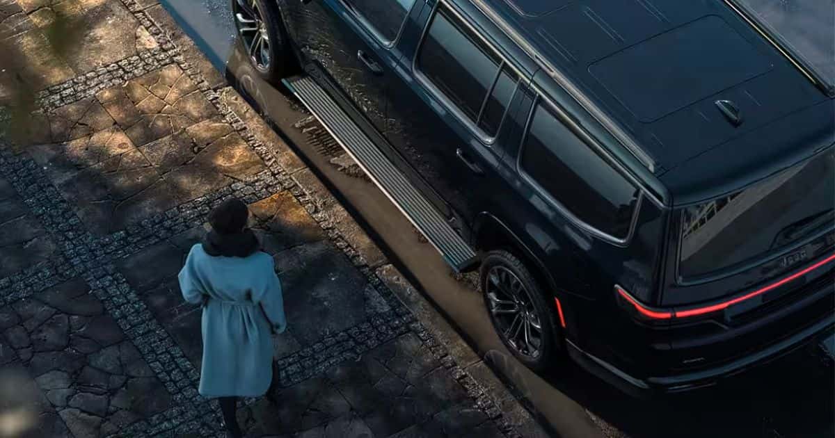 Power retractable and programmable running boards in the 2026 Jeep Grand Wagoneer