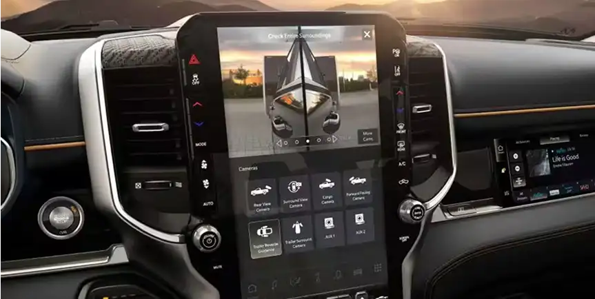 RAM 1500 touchscreen showing the reverse camera view with dynamic trailer gridlines