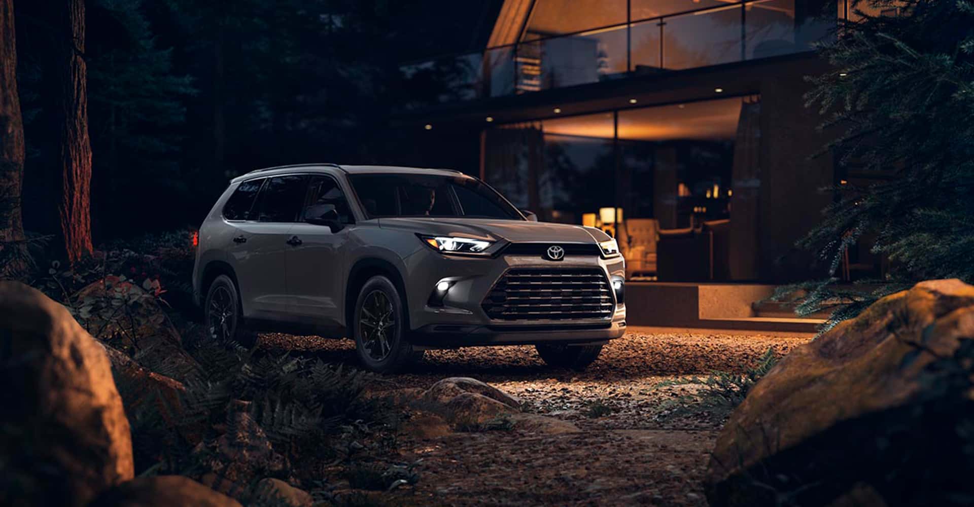 Grand Highlander Hybrid Nightshade EXTERIOR IMAGE