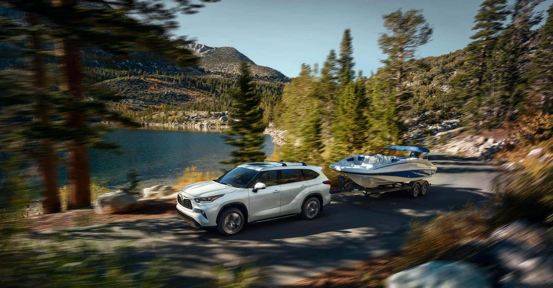 2025 Toyota Highlander Hybrid carrying boat