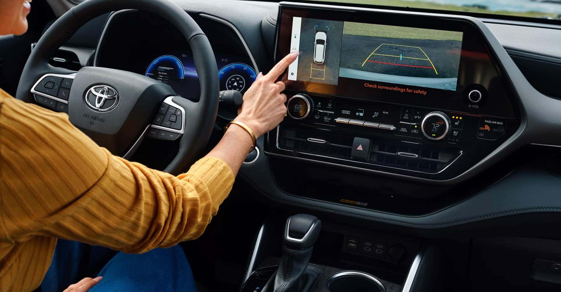 Safety camera 2025 Toyota Highlander Hybrid