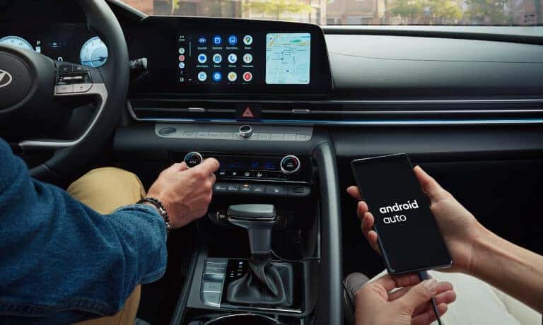 2024 Hyundai Elantra Interior Connectivity Technology