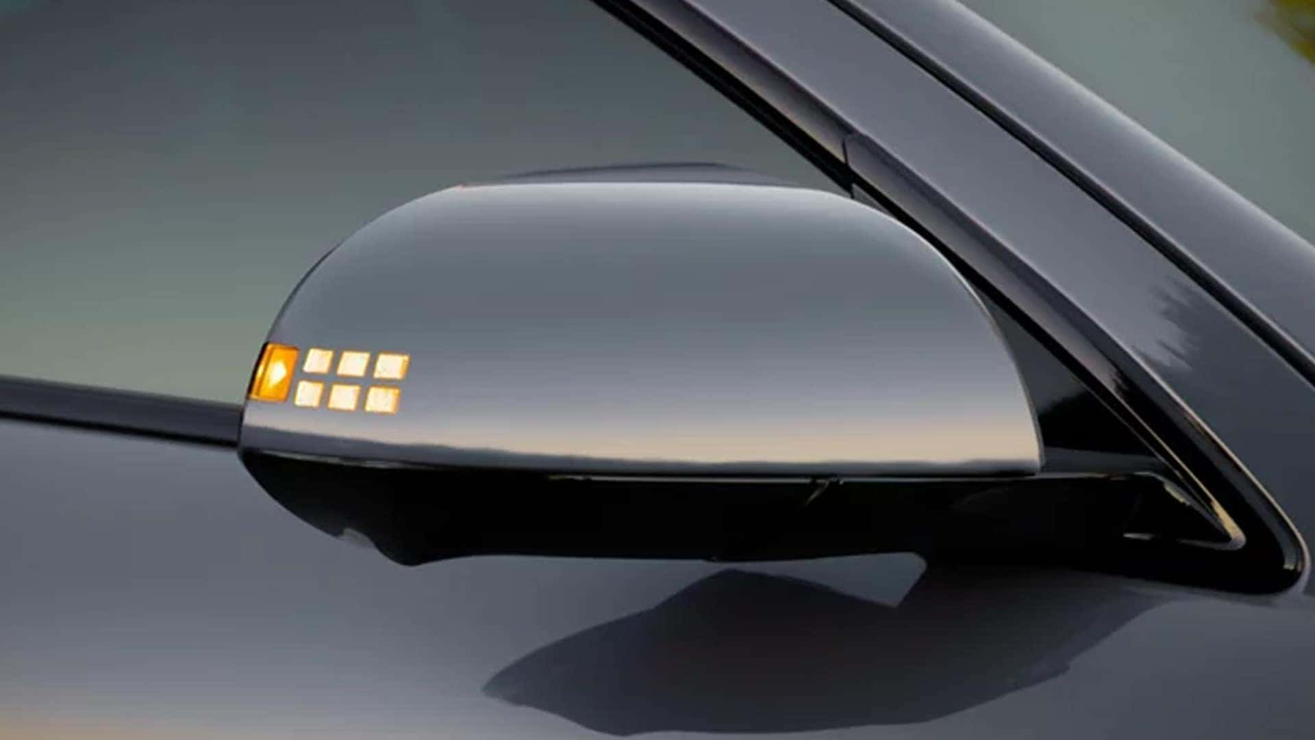 Close Up or Mirror Turn Signal Lights on 2025 Ioniq 6