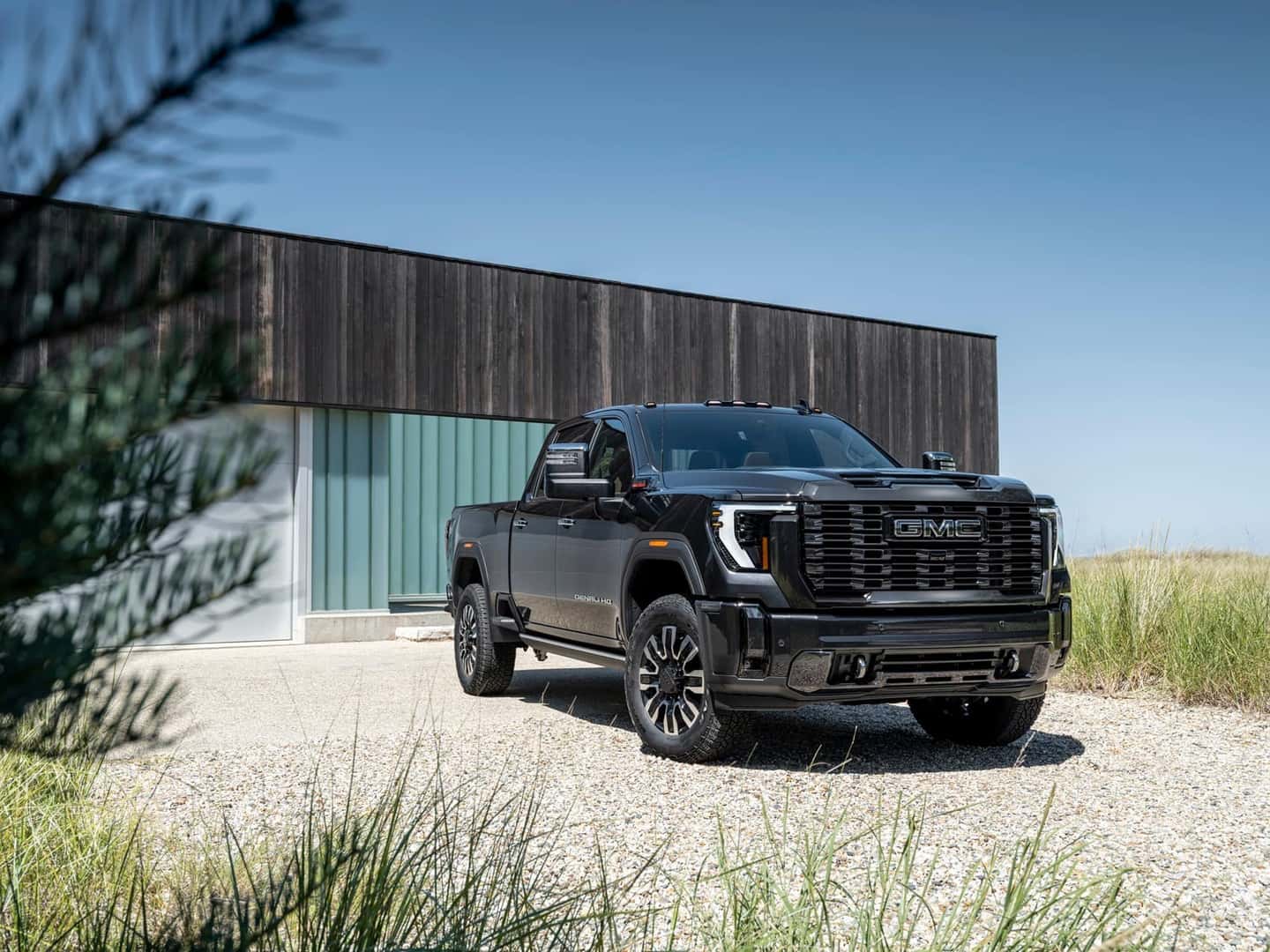 GMC Sierra 2500 vs F-250